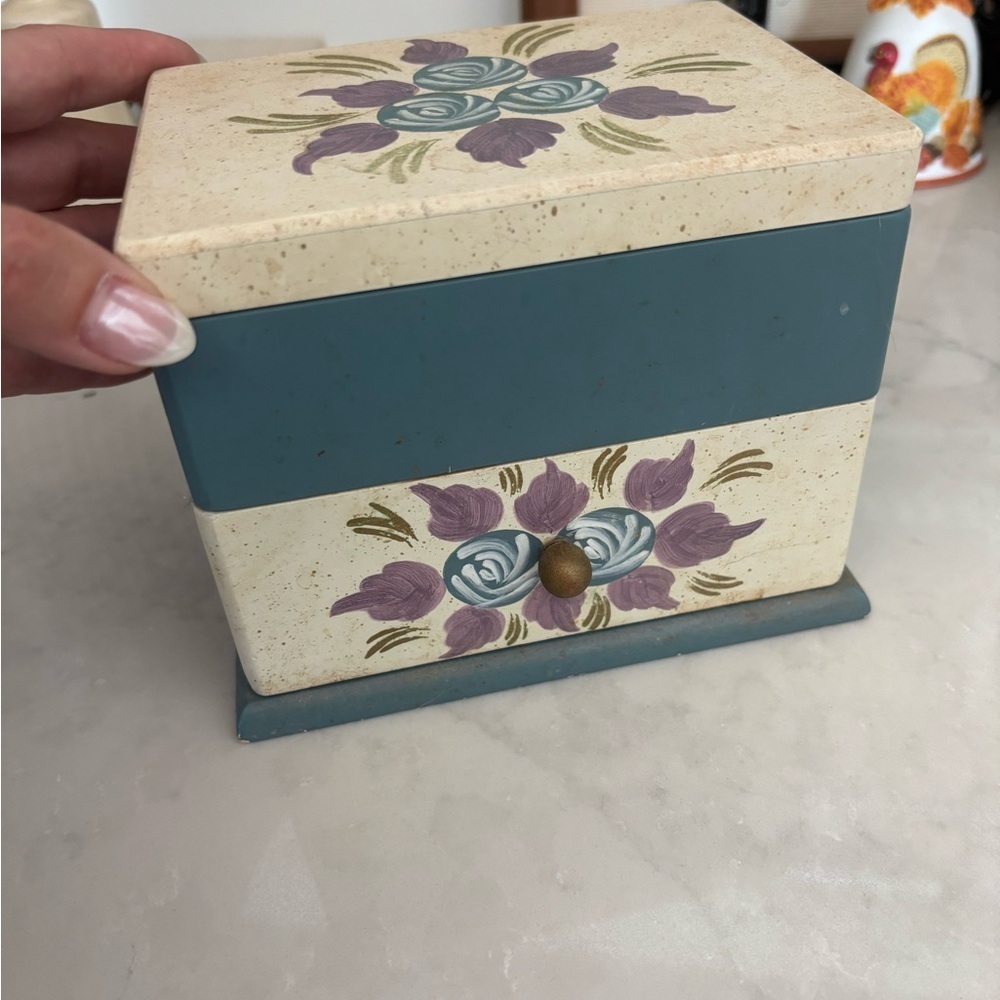 Vintage Arister Gift/jewelry box - hand painted